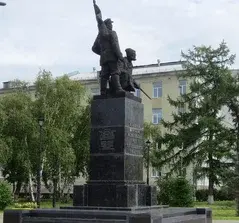 Площадь Борцов Революции 